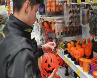 Addobbi di Halloween non sicuri, 15 mila articoli sequestrati dalla finanza